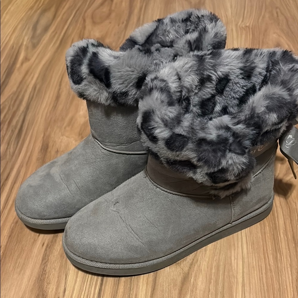 Juicy Couture Gray fleece lined Boots - Picture 4 of 8